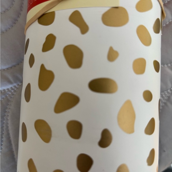 🟢NWOT. OPALHOUSE. Removable wallpaper, white with cheetah print. 27.5’ - Picture 4 of 4